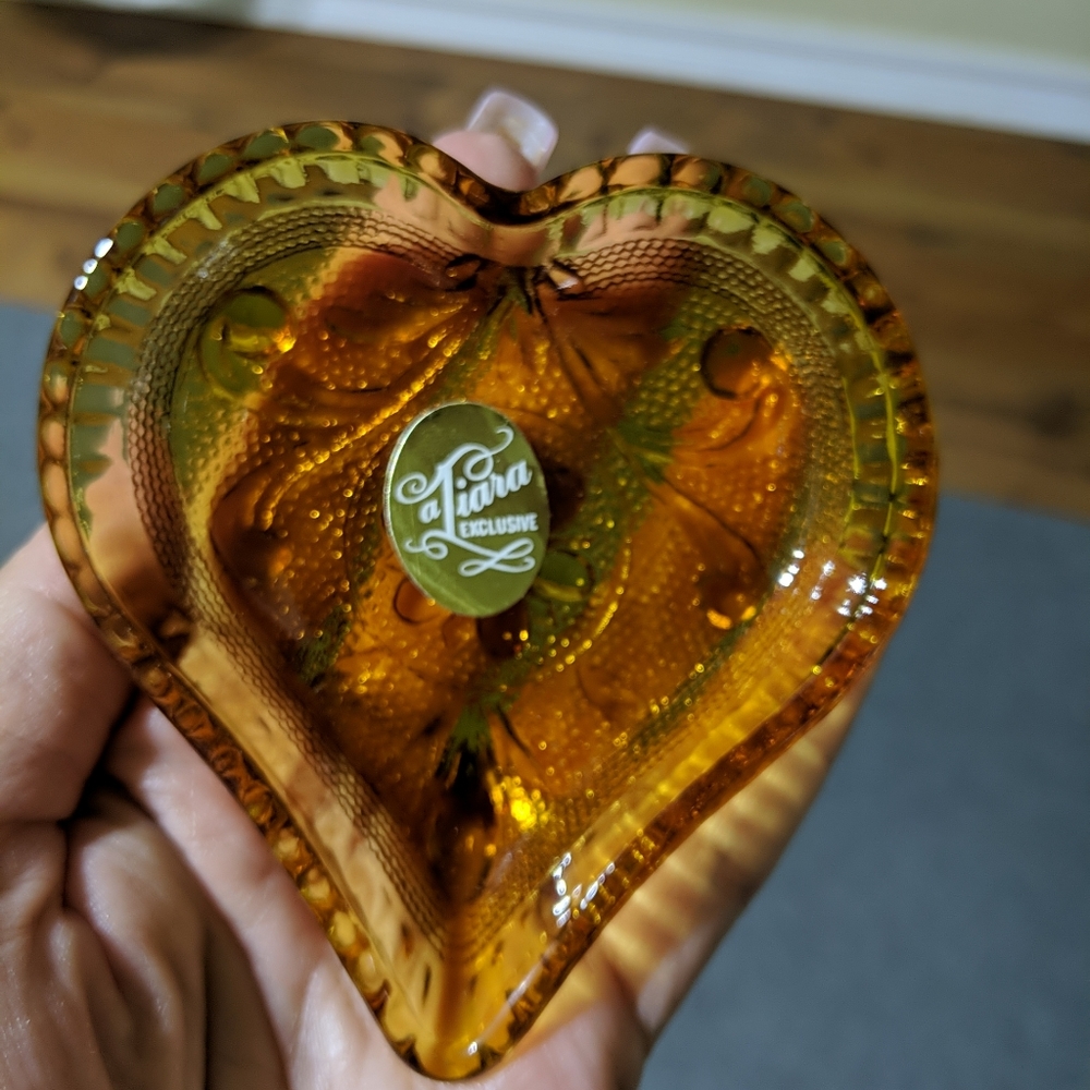 A Tiara Exclusive glass set
